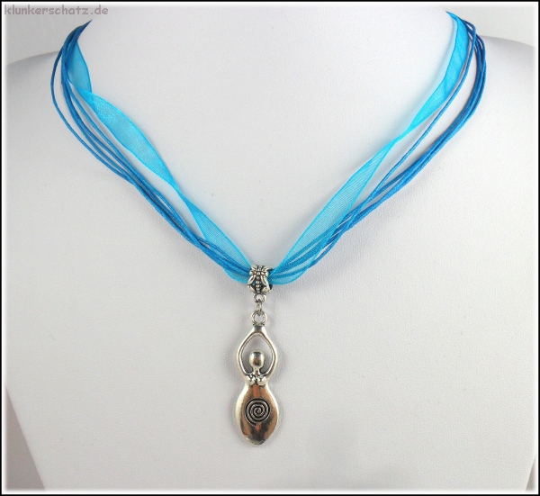 "Große Göttin" an türkisfarbenem Halsband