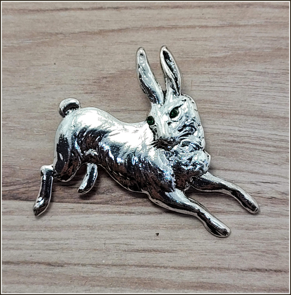 "Hoppelnder Hase" - Brosche & Kettenanhänger - 2 in 1