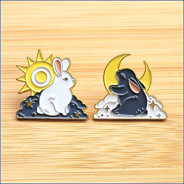 Set aus 2 Pins "Hasen, Sonne & Mond"
