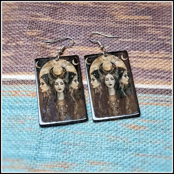 Ohrschmuck "Göttin Hekate" aus Acryl
