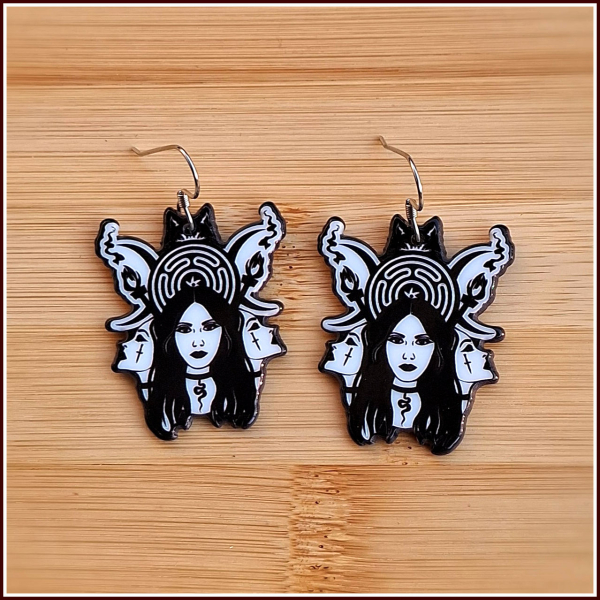 Ohrschmuck "Hekate - Königin der Hexen" aus Acryl