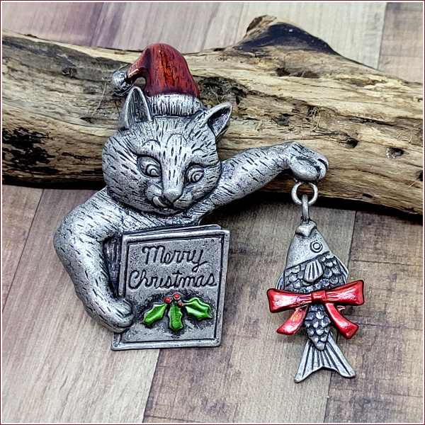"Katers Weihnachtsgeschenk" - Brosche & Kettenanhänger - 2 in 1