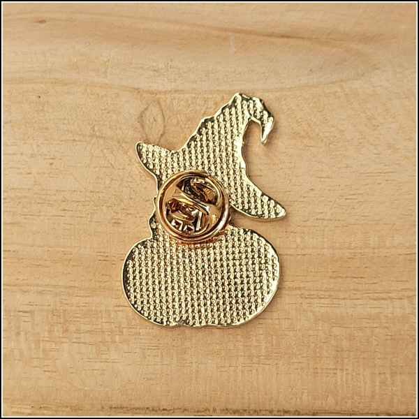 Pin "Hexenkatze mit Kürbis"