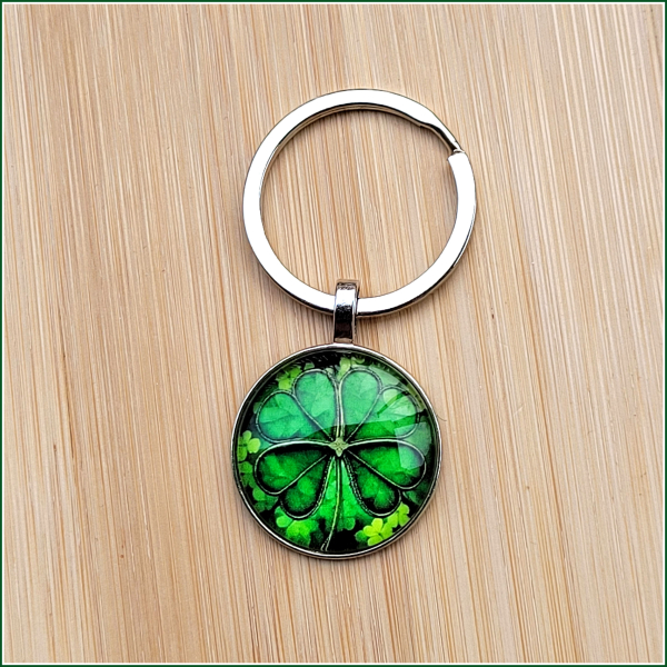 Cabochon-Schlüsselanhänger "Glücksklee"