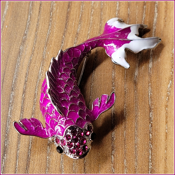 Brosche "Koi in Magenta"