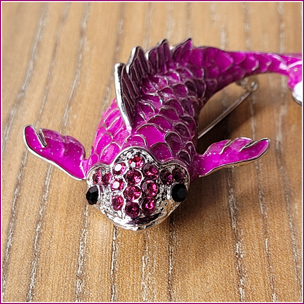 Brosche "Koi in Magenta"