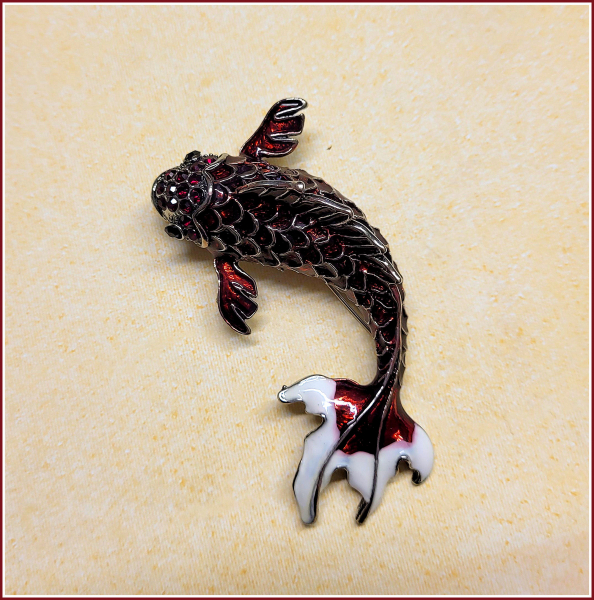 Brosche "Roter Koi"