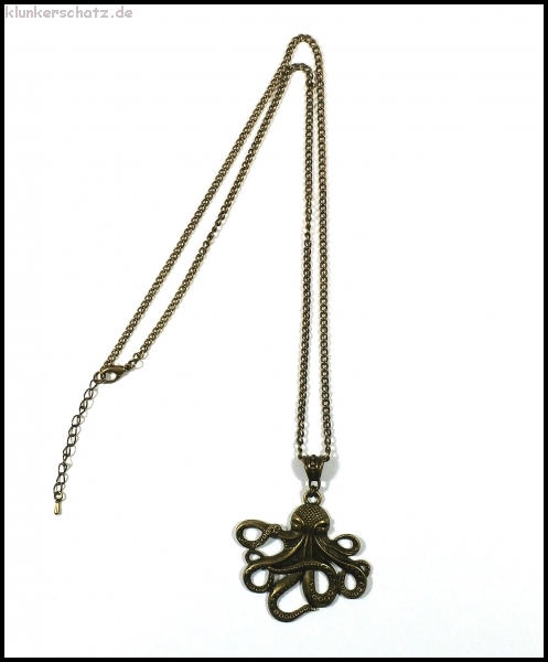 "Krake Octavian" an langer Kette