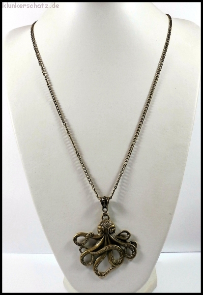 "Krake Octavian" an langer Kette