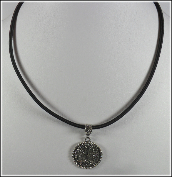 "Lebensbaum" an schwarzer Satinkordel