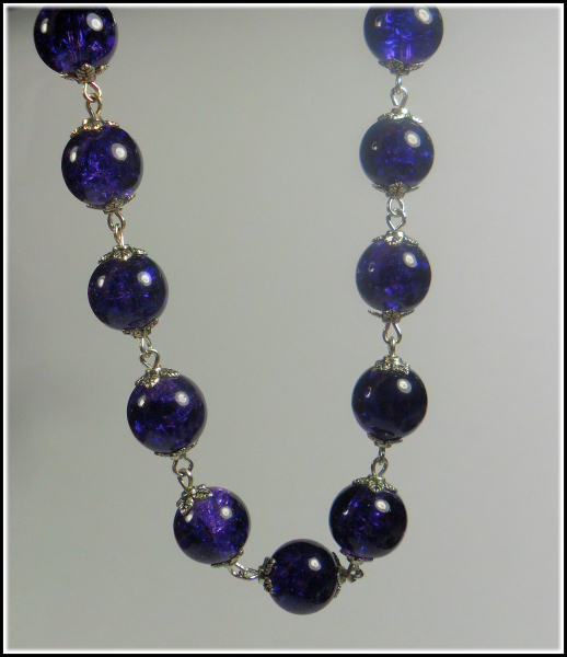 Collier aus Crackle-Perlen in Mitternachtsviolett