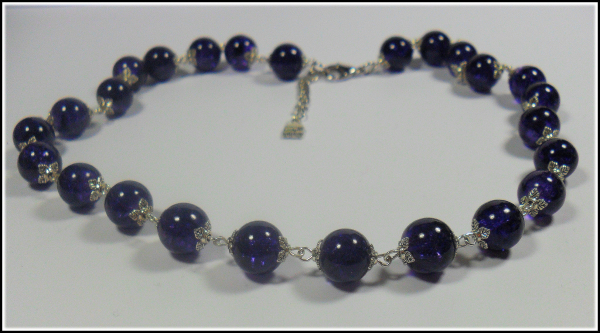 Collier aus Crackle-Perlen in Mitternachtsviolett
