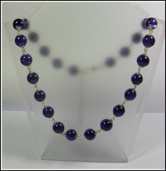 Collier aus Crackle-Perlen in Mitternachtsviolett