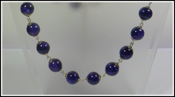 Collier aus Crackle-Perlen in Mitternachtsviolett