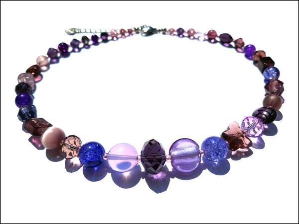 Halskette "Glasperlentraum" in Violett - 45 cm, plus Verlängerung