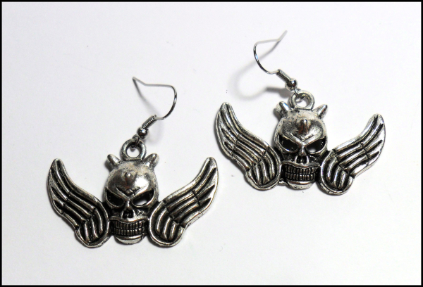 Ohrhänger "Skull Flying Hellboy"