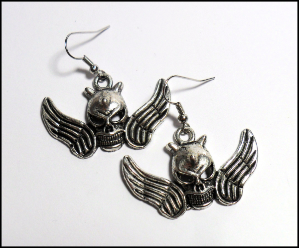 Ohrhänger "Skull Flying Hellboy"