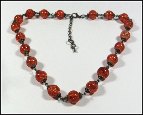 Collier aus orangen Crackle-Perlen