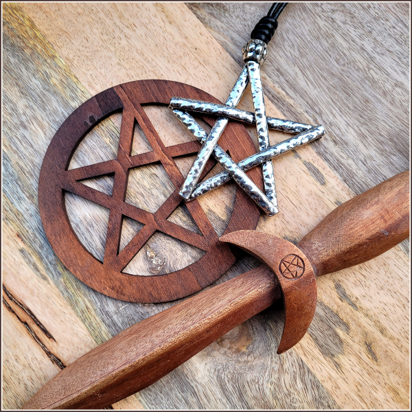 "Großes Pentagramm" am langen Lederband - ca. 80 cm