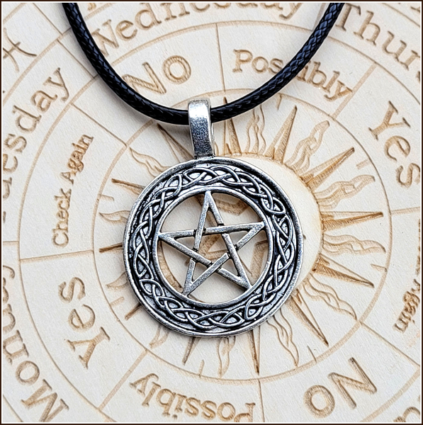 „Pentagramm“ an gewachster, schwarzer Baumwolle – 45 cm, plus Verlängerung