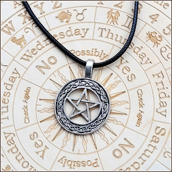 „Pentagramm“ an gewachster, schwarzer Baumwolle – 45 cm, plus Verlängerung