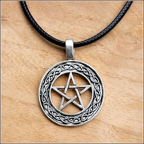 „Pentagramm“ an gewachster, schwarzer Baumwolle – 45 cm, plus Verlängerung