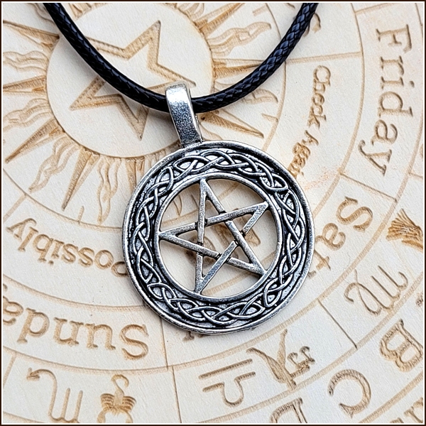 „Pentagramm“ an gewachster, schwarzer Baumwolle – 45 cm, plus Verlängerung