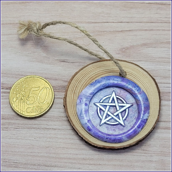 Geschenk- oder Dekoanhänger - Holzscheibe mit geprägtem Siegelwachs - "Pentagramm"