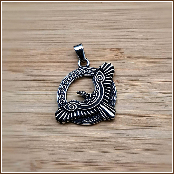 Kettenanhänger „Keltischer Rabe“ aus Edelstahl