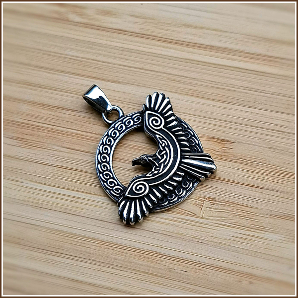 Kettenanhänger „Keltischer Rabe“ aus Edelstahl