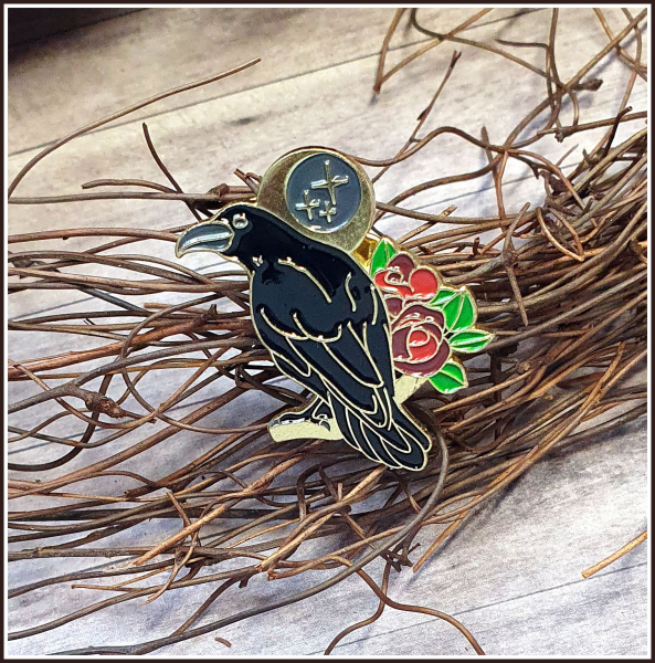 Pin "Rabe, Rose, Mondsichel"