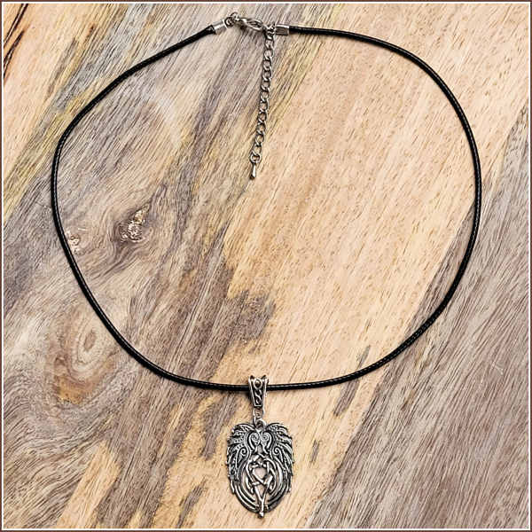 “Raben Hugin & Munin“ an Textilkordel