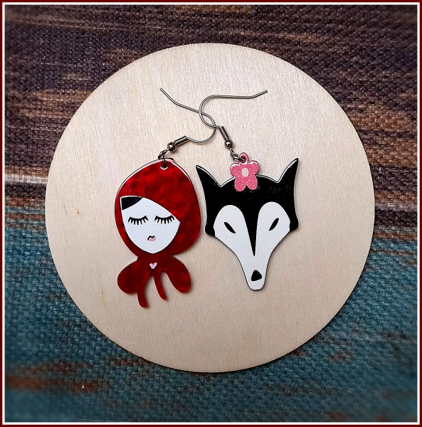 Ohrschmuck „Rotkäppchen und die freundliche Wölfin“