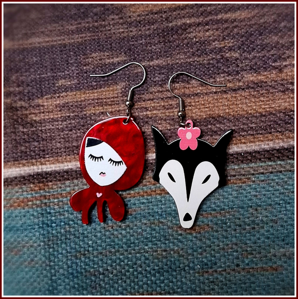 Ohrschmuck „Rotkäppchen und die freundliche Wölfin“