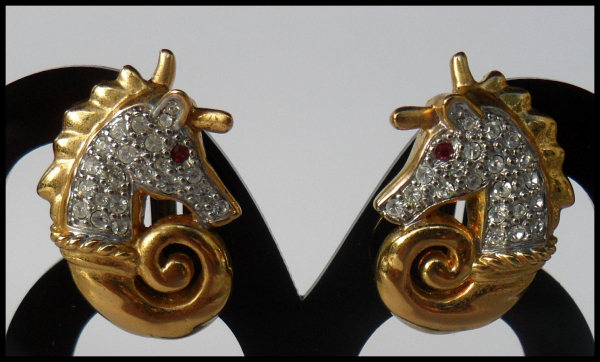 Ohrclips "Seepferdchen / Pferdekopf mit Strass und Gold"