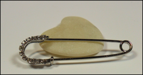 Schmucknadel mit Strass