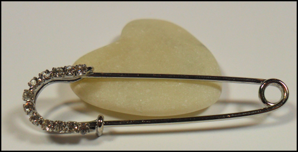 Schmucknadel mit Strass