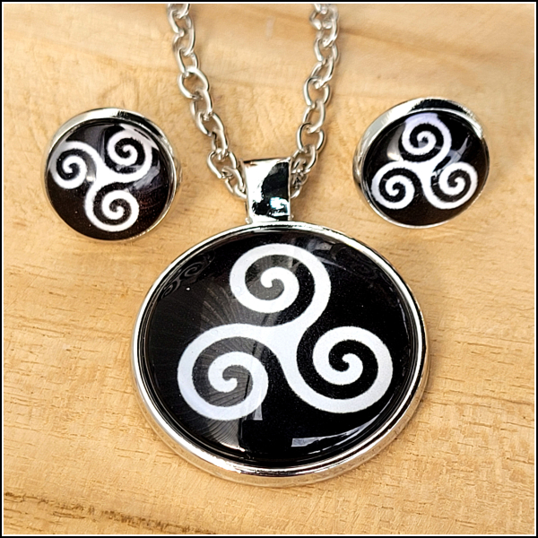 Cabochon-Schmuckset "Triskele" - Halskette & Ohrstecker