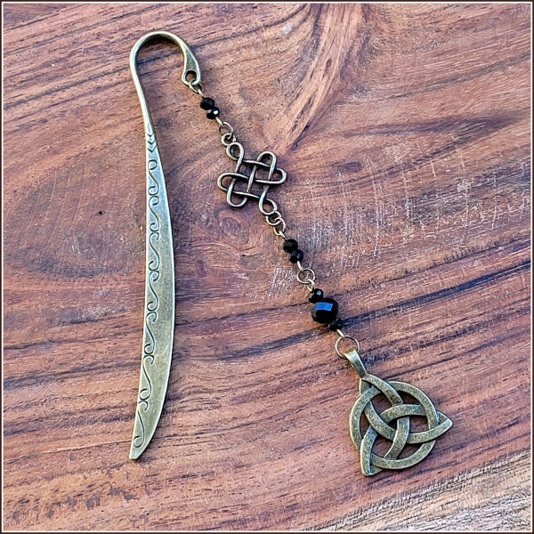 Lesezeichen „Triqueta – die Macht der Drei“ in Antikbronze
