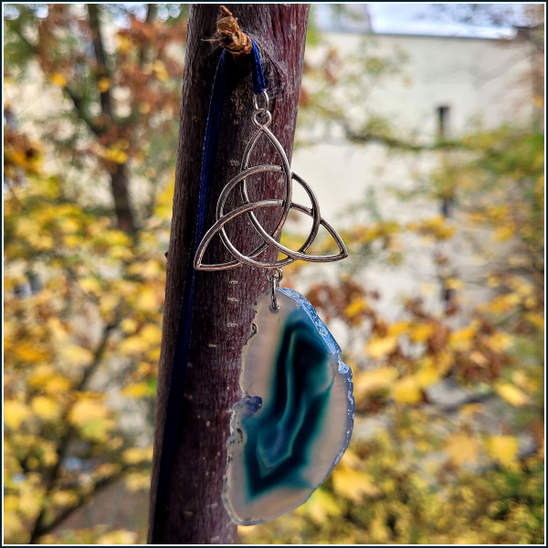 Fensterschmuck / Sonnenstein "Triqueta & blauer Achat" - Unikat!