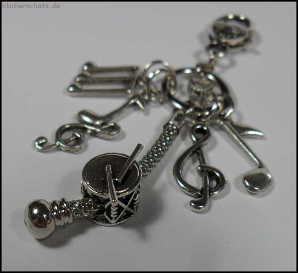 Auftragsarbeit - Set aus Charmanhänger, Armschmuck & Ohrhängern