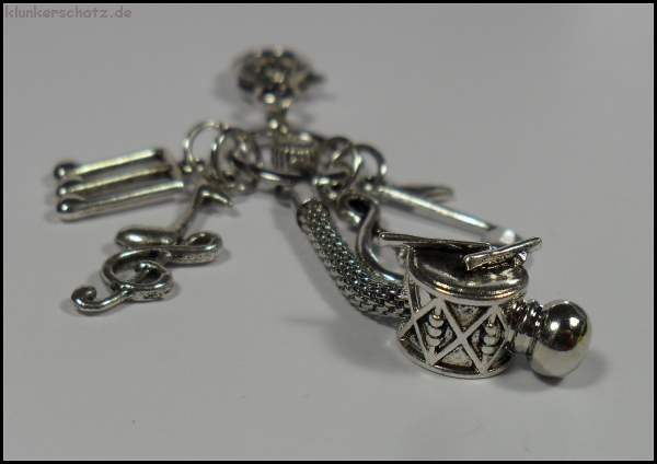 Auftragsarbeit - Set aus Charmanhänger, Armschmuck & Ohrhängern