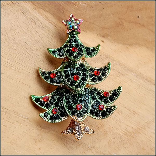 "Geschwungener Weihnachtsbaum" in Weihnachtsgrün - Brosche & Kettenanhänger - 2 in 1