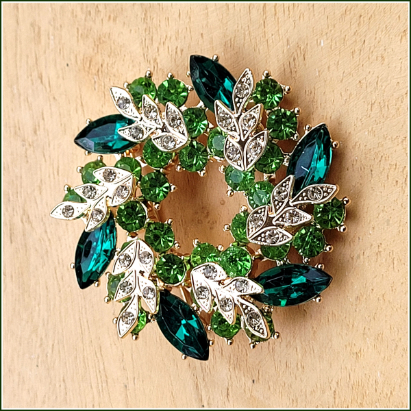 Brosche "Grüner Weihnachtskranz"