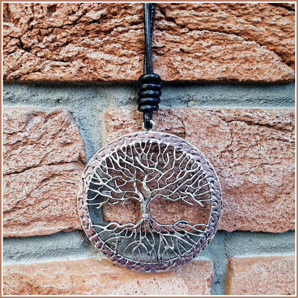 Halskette "Die Weltenesche Yggdrasil" am langen Lederband