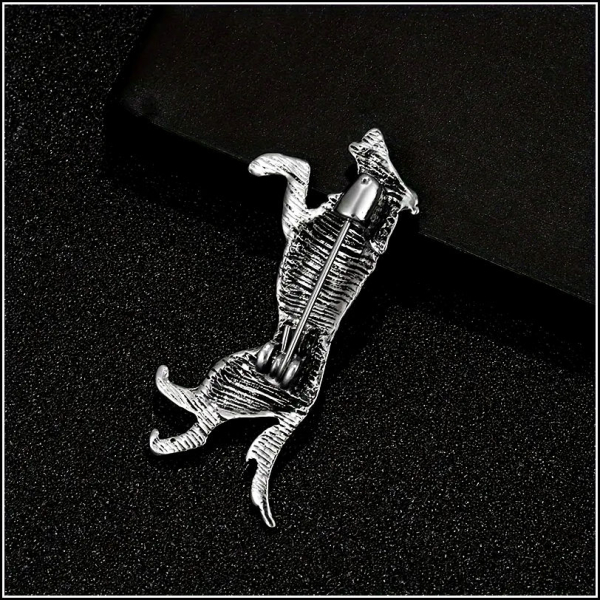 Brosche "Rennender Wolf"