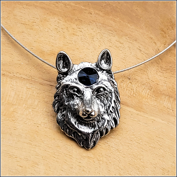 "Wolf" am Stahlreif